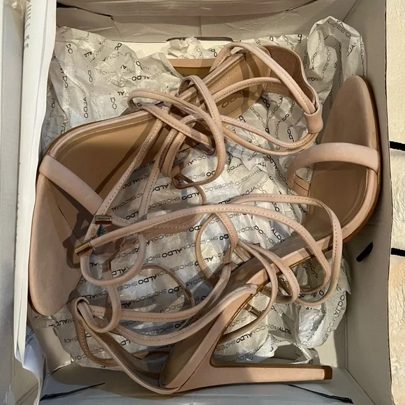 Aldo Nude Heels - Picture 7 of 9